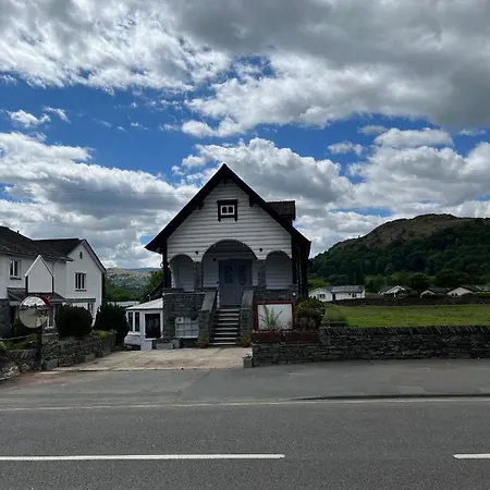 The Log House 招待所 *